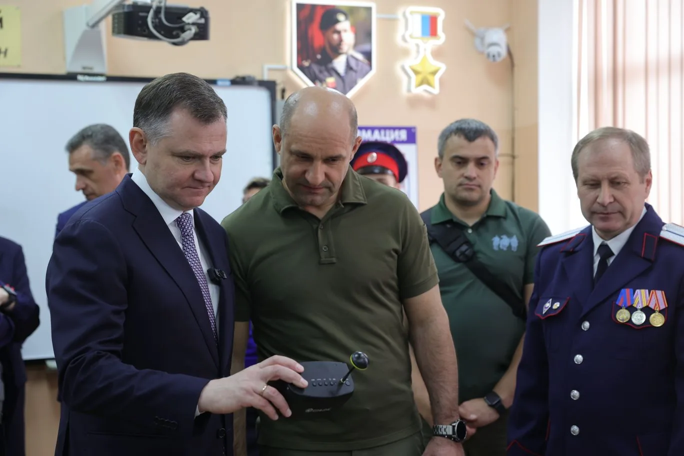 🫡 В городе Шахты Ростовской области посетил кадетский корпус им. генерала Бакланова. Это не просто у