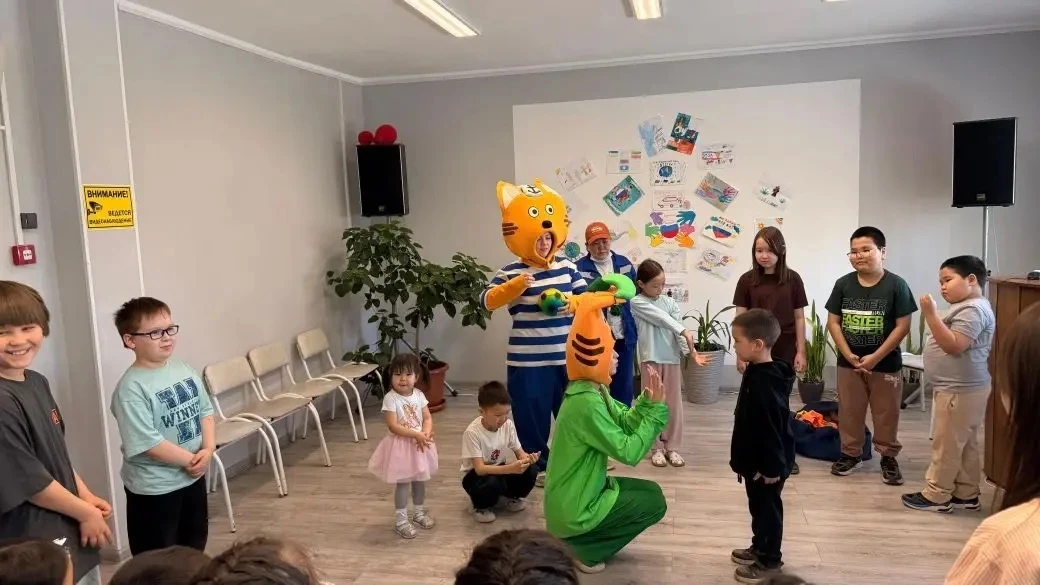 🚨 В День защиты детей Станция скорой помощи Якутска устроила праздник для детей сотрудников 🚑

Кол
