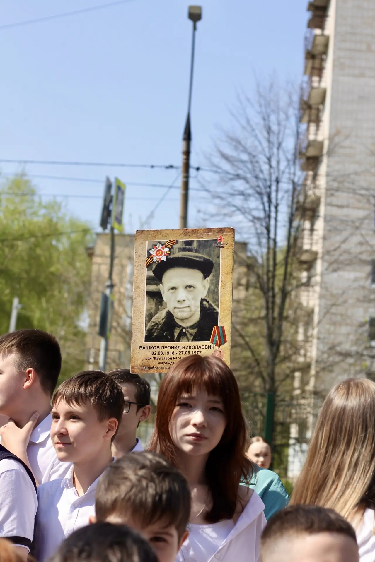 🕯️ Бессмертный полк живых и павших дедов, Прошедших путь дорогами войны. Бессмертный полк, шагнувший