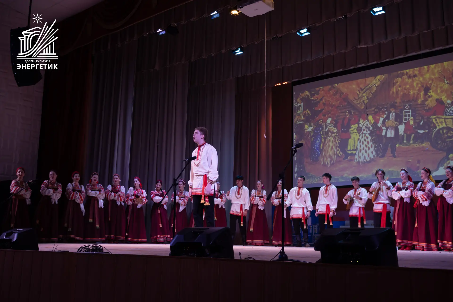 🎶 Музыкально‑поэтический спектакль «Песнь о Есенине» покорил зрителей на Дне города! 🎶