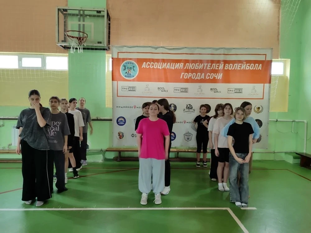 🏐 Спортивный азарт, поддержка трибун и настоящий командный дух — всё это было на школьном турнире «Н