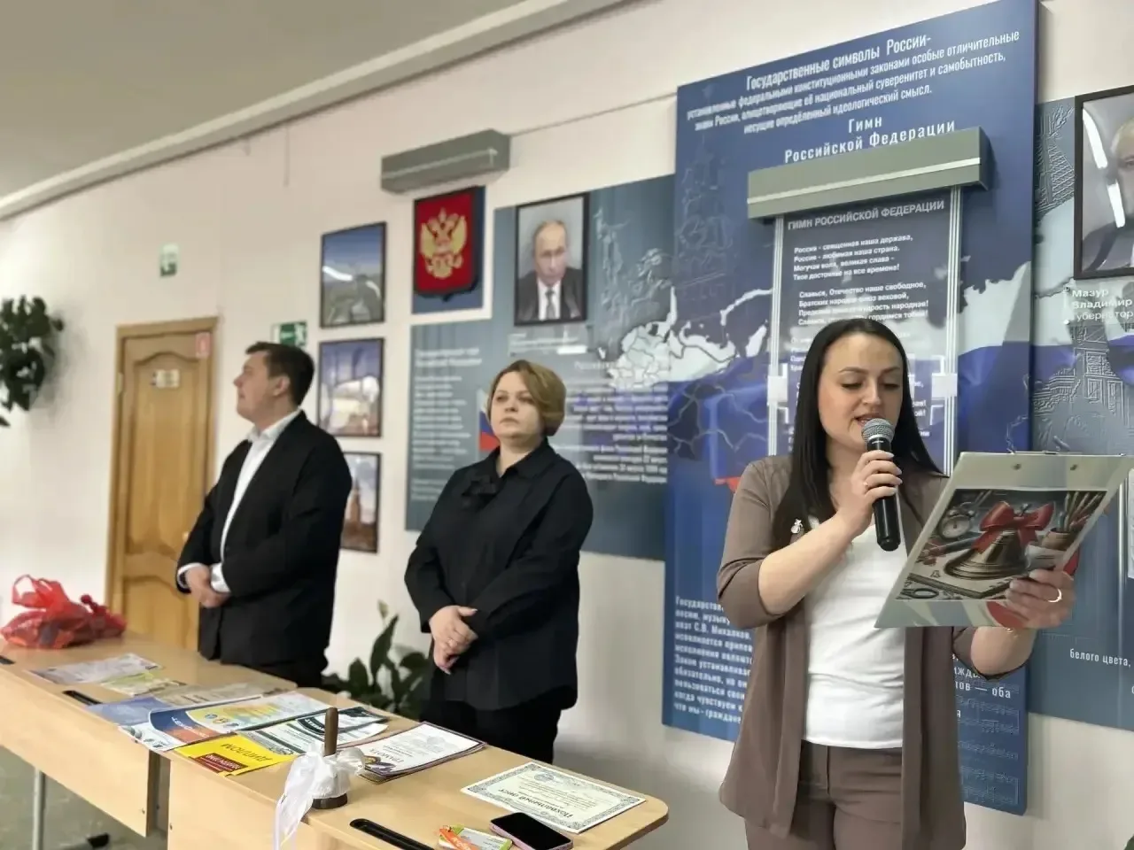 📢 В нашей школе прошли торжественные линейки, посвященные завершению учебного года!  Вот и пролетел 