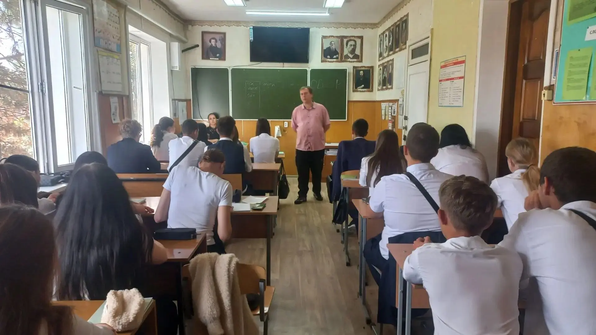 В МОБУ СОШ № 1, МОБУ СОШ № 4 и АНПОО КЭЮТ состоялся цикл лекций на тему «Употребление п...