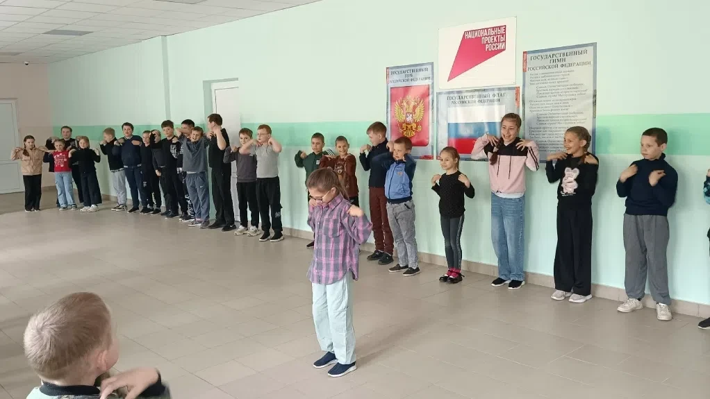 Вот и пролетел второй день нашего пришкольного лагеря (на улице Пушкинской д. 38). Сего...