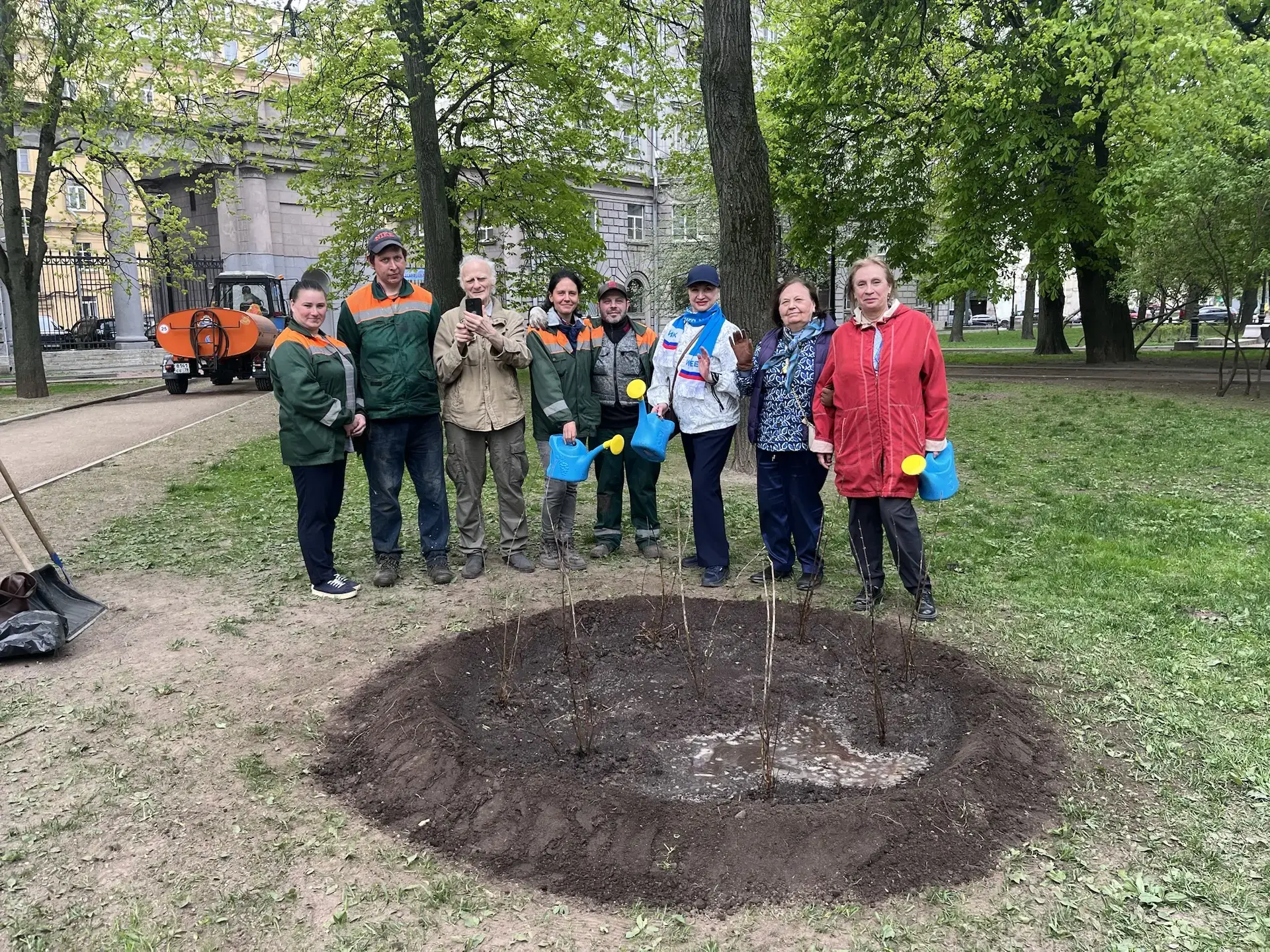 🌱 Сегодня, 13 мая, сквер Низами на Каменноостровском пр., между д. 25/2 и д. 27 стал н...