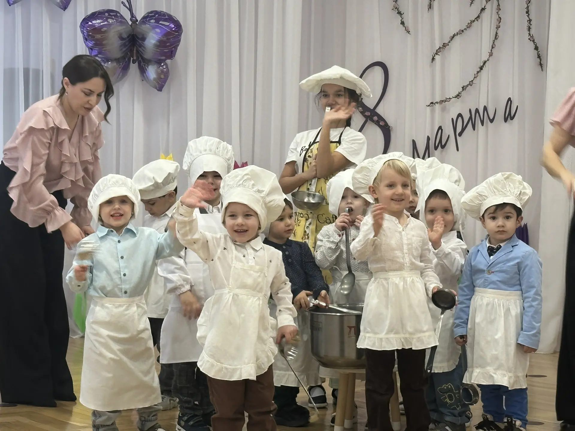 🌸 Весенний праздник любви и красоты в группах Пчелки и Веснушки!