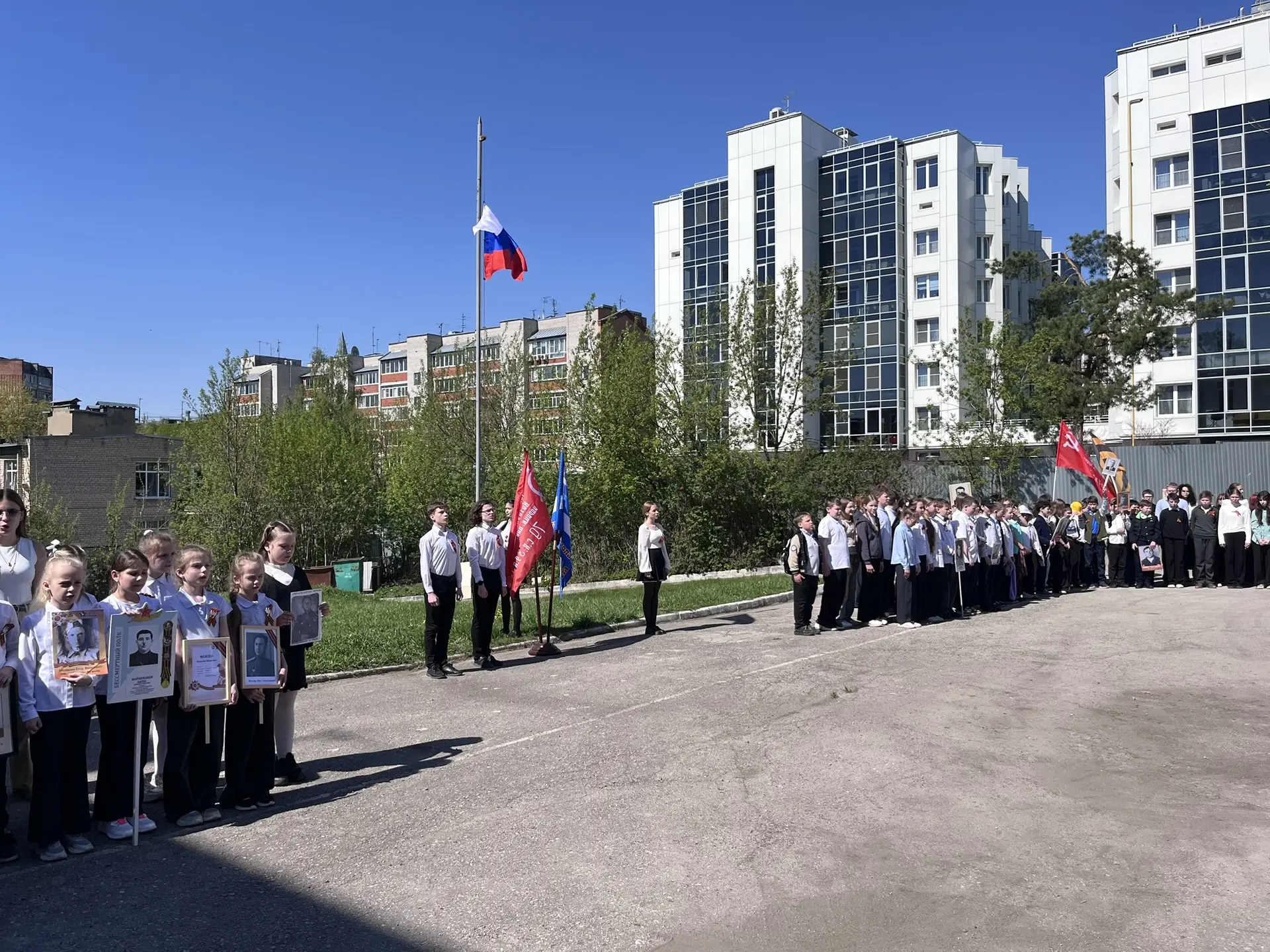 🇷🇺 Мы помним! В нашей школе прошла акция «Бессмертный полк»  🗓️Сегодня, 5 мая, наша школа присоедини
