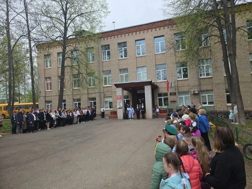 В Черкизово прошла торжественная линейка в честь Дня Победы  Вчера, 8 мая, в корпусе Черкизово состо