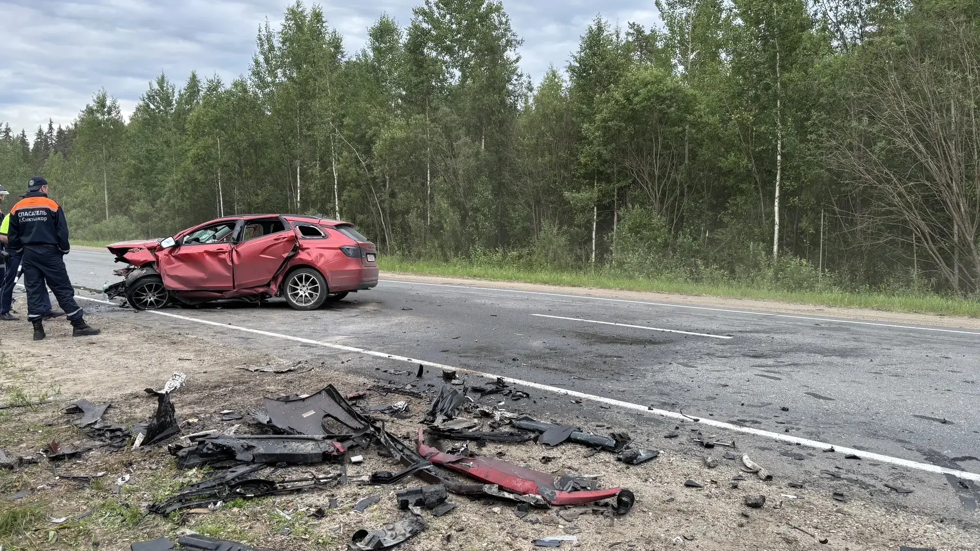 Обвиняемому в ДТП с двумя погибшими на объездной дороге Сыктывкара запретили садиться з...