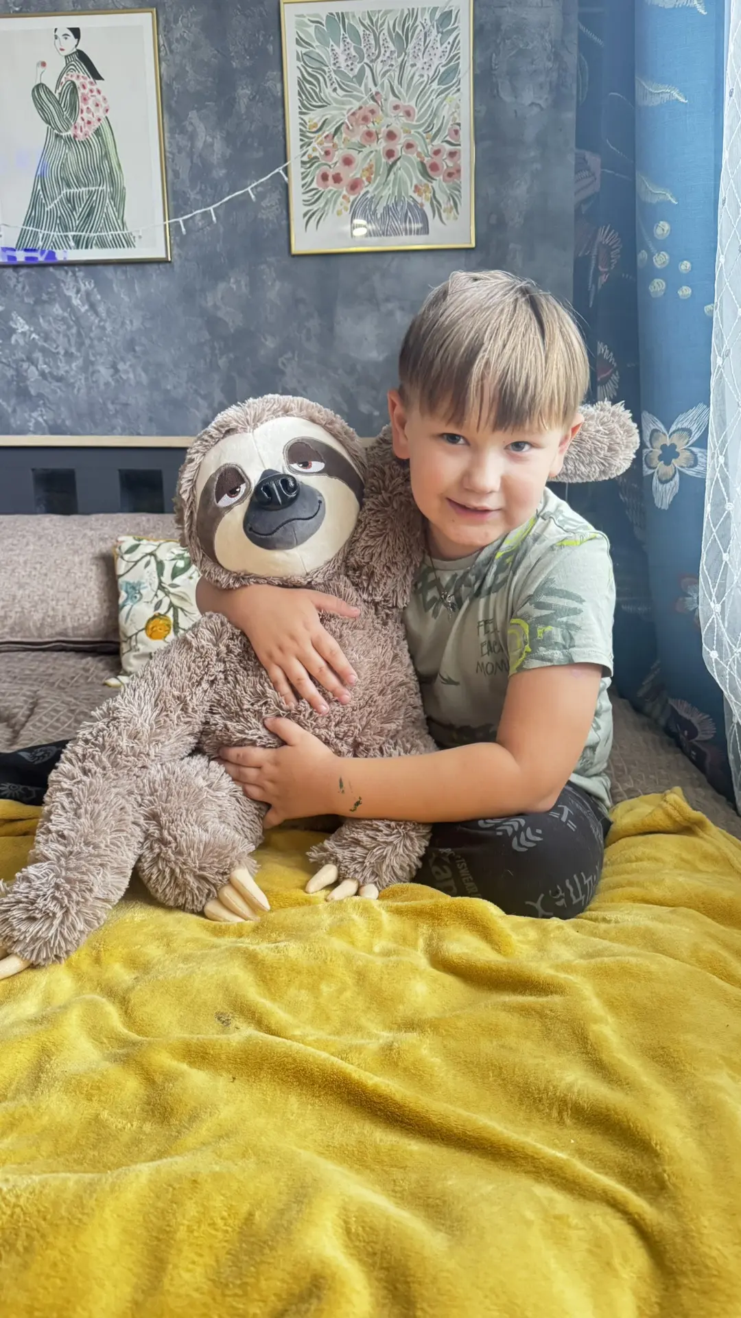 Нам же мало двух кошек, теперь еще один дружок пирожок. Забавный ленивец. Забавный Ян