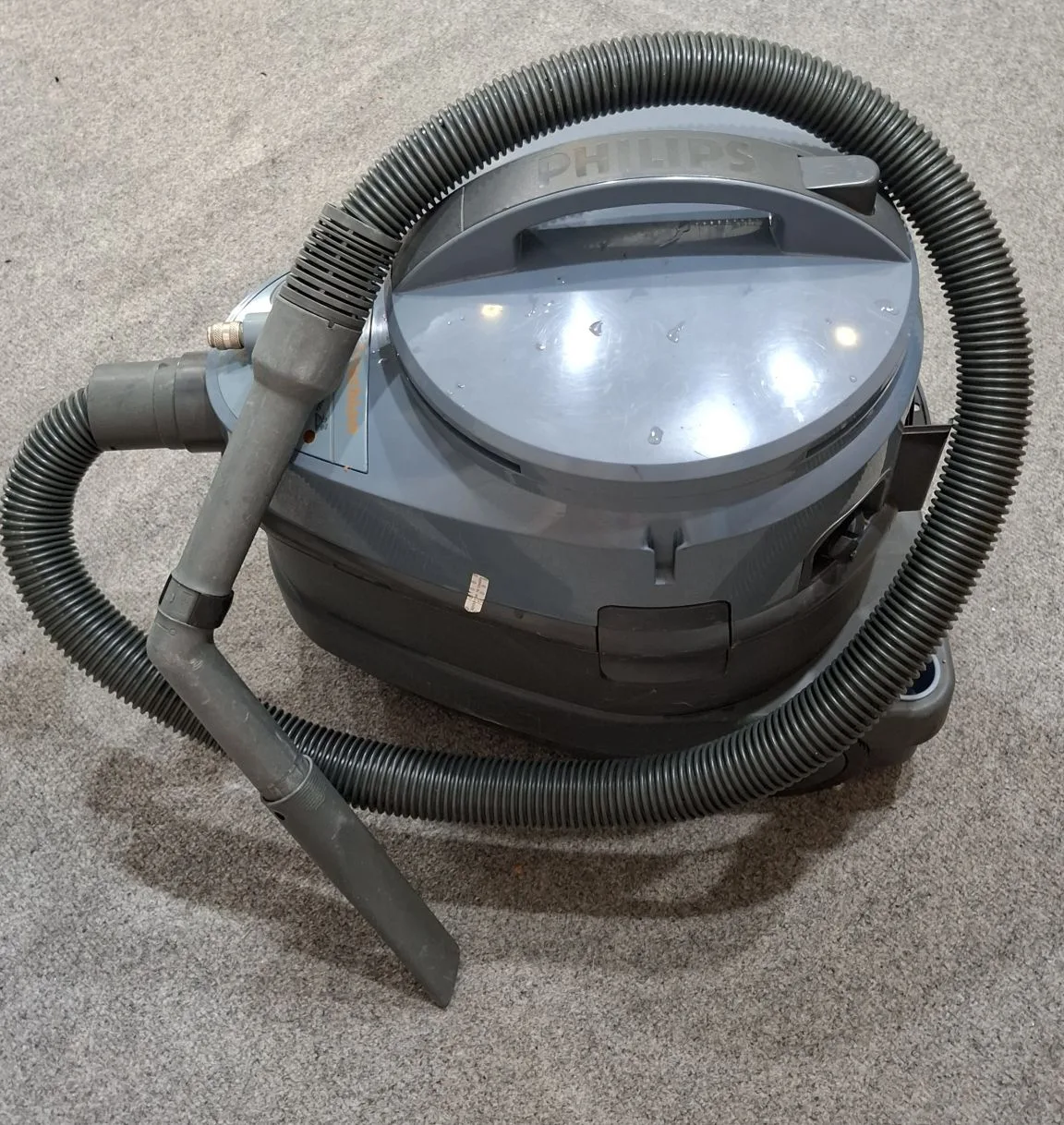 Продам пылесос PHILIPS Triathlon (моющий) 3500р. 
Т. 89241419403