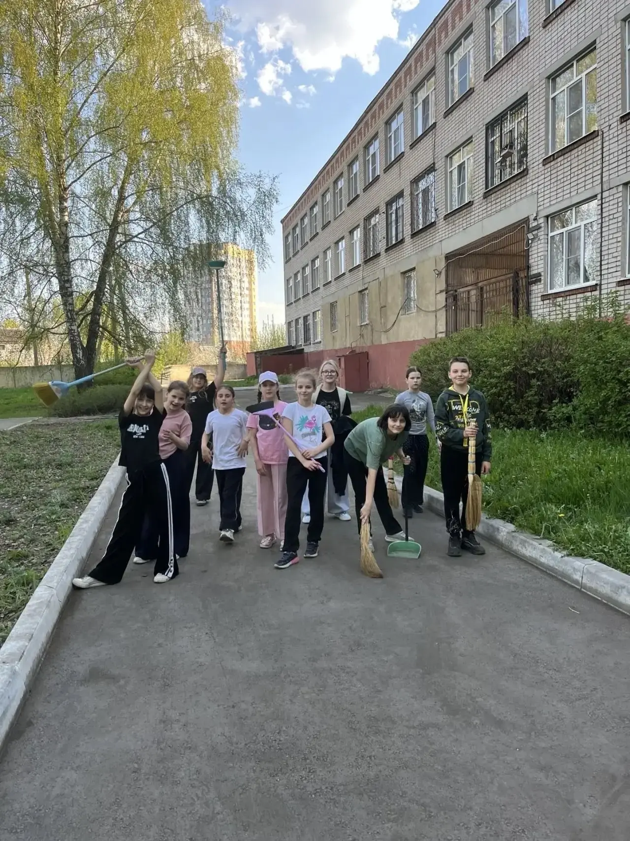 Труд и май! 4 Б класс #уборкашкольнойтерритории_школа14 #субботник_школа14