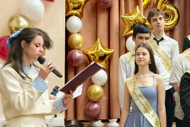ФОТОМАРАФОН: ПОСЛЕДНИЙ ЗВОНОК  🎉 Пролетели школьные годы — впереди долгий и взрослый путь, важные ре