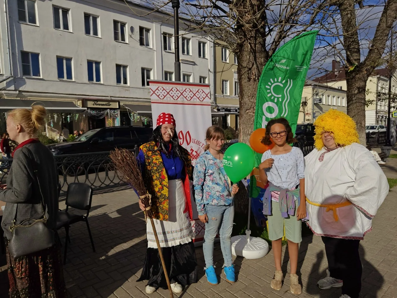 Домовёнок Кузя одолел Бабу Ягу: на бульваре Радищева отгремела сказочная программа
