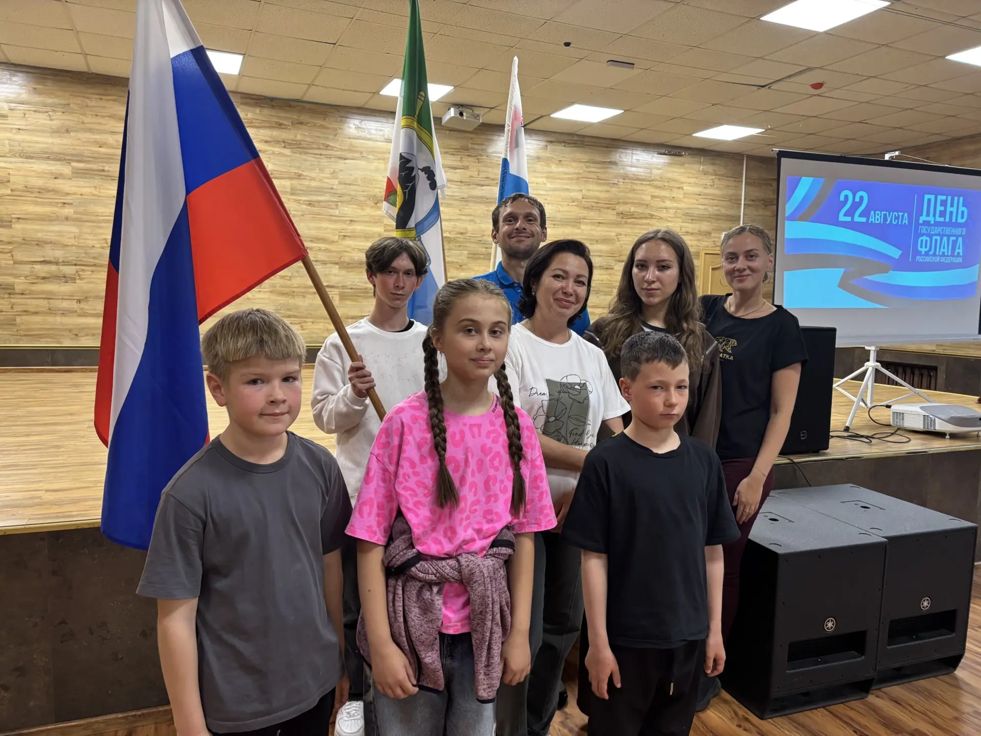 С ДНЕМ ГОСУДАРСТВЕННОГО ФЛАГА РОССИИ!