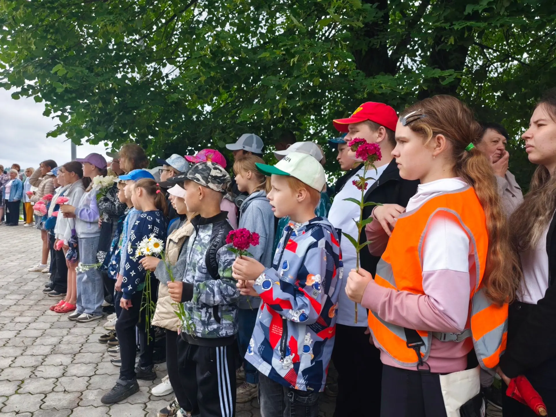 Сегодня ребята из школьного лагеря провели по-настоящему важный и трогательный день. Прикоснуться к 