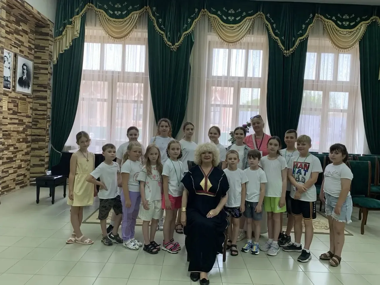 Визит ребят из лагеря «Арт‑Экспресс» в «Музыкальную гостиную дома Смысловых»