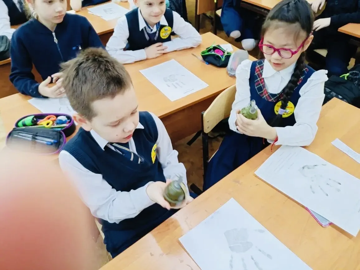 🔬Профориентационная работа в нашей школе 👨‍🔧  Профессия "Эксперт- криминалист"  Очень интересное, по