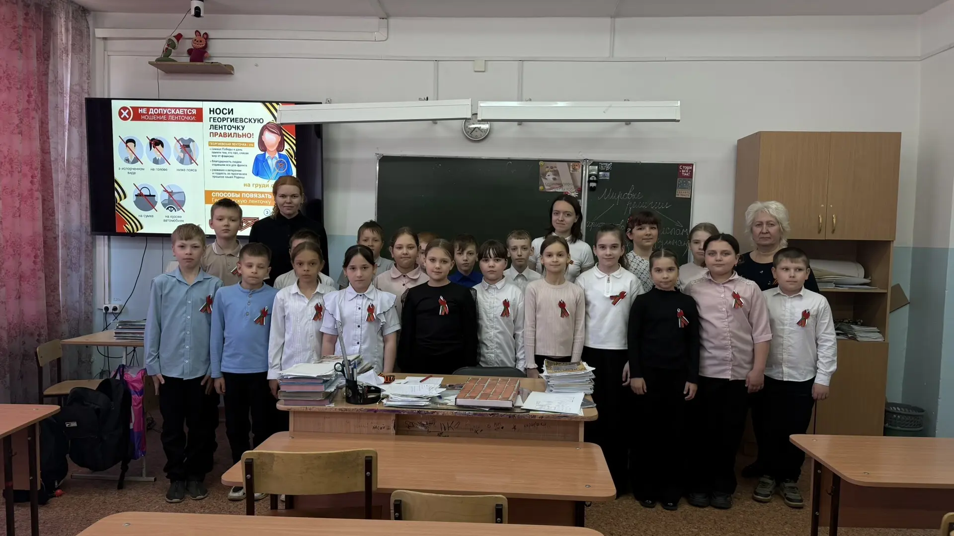 🕊️ Наша школа продолжает участвовать во Всероссийской акции «Георгиевская лента».  Но этот день запо