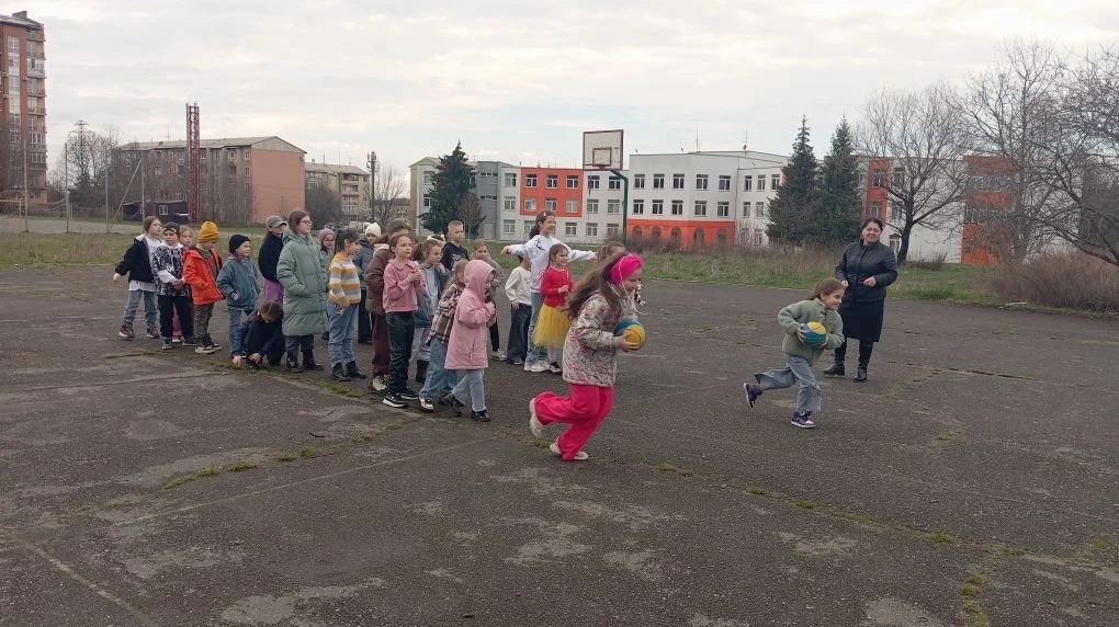 🎉 Второй день в пришкольном оздоровительном лагере "Ирбис" прошёл очень интересно. Ребята рисовали ,
