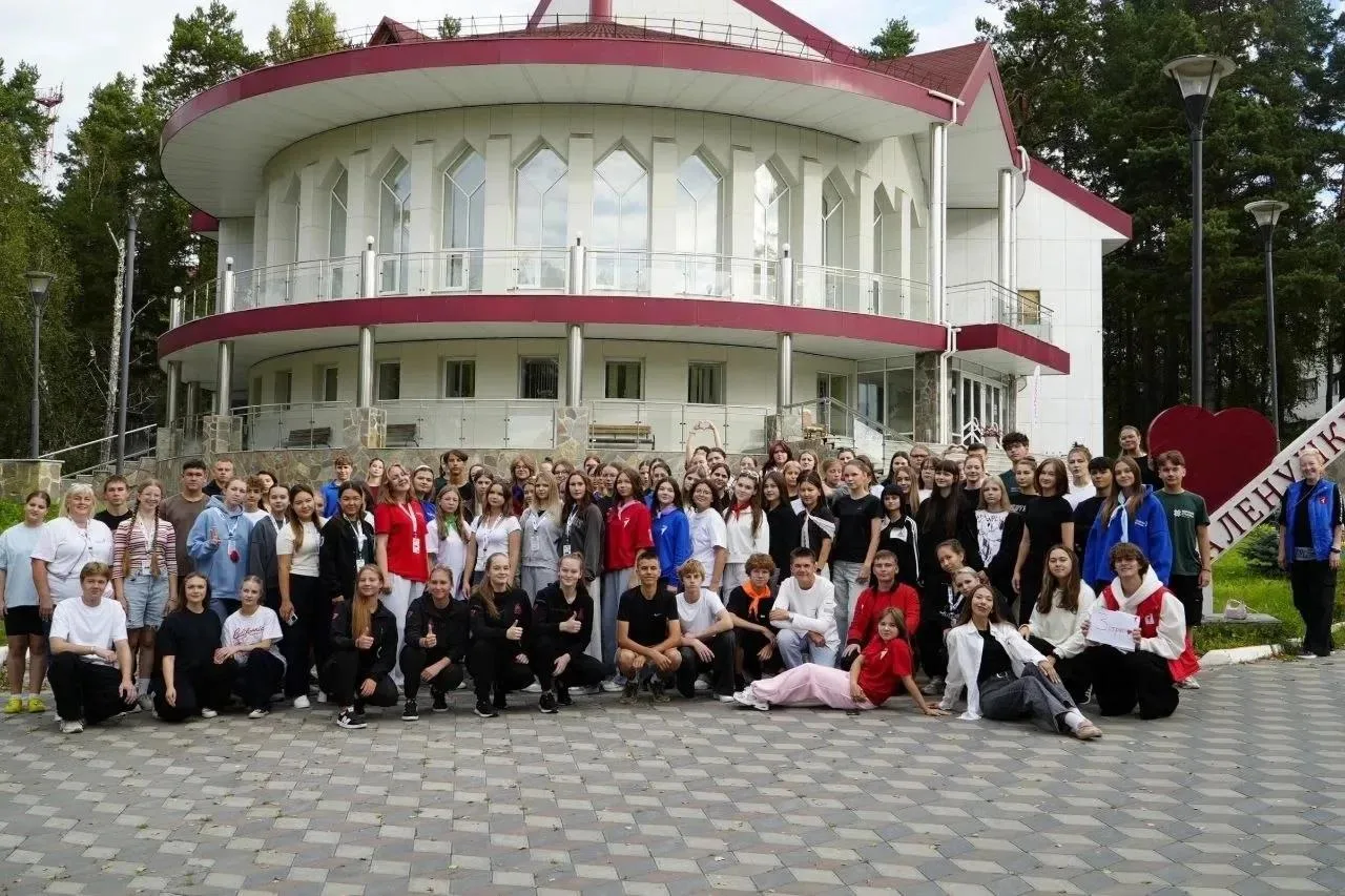 Юный глава Златоустовского городского округа - Федяева Арина вместе со своим заместител...