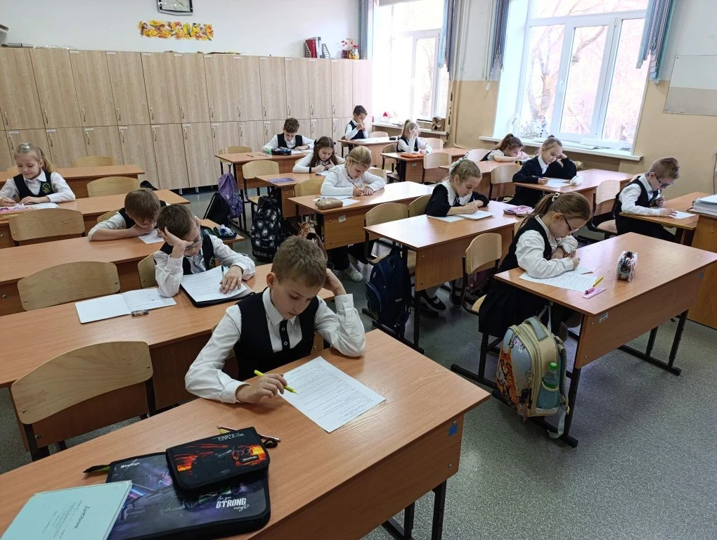 🎉 С 10 по 13 марта в нашей начальной школе прошла захватывающая Неделя математики! 📚✏️  🔥 В первый д