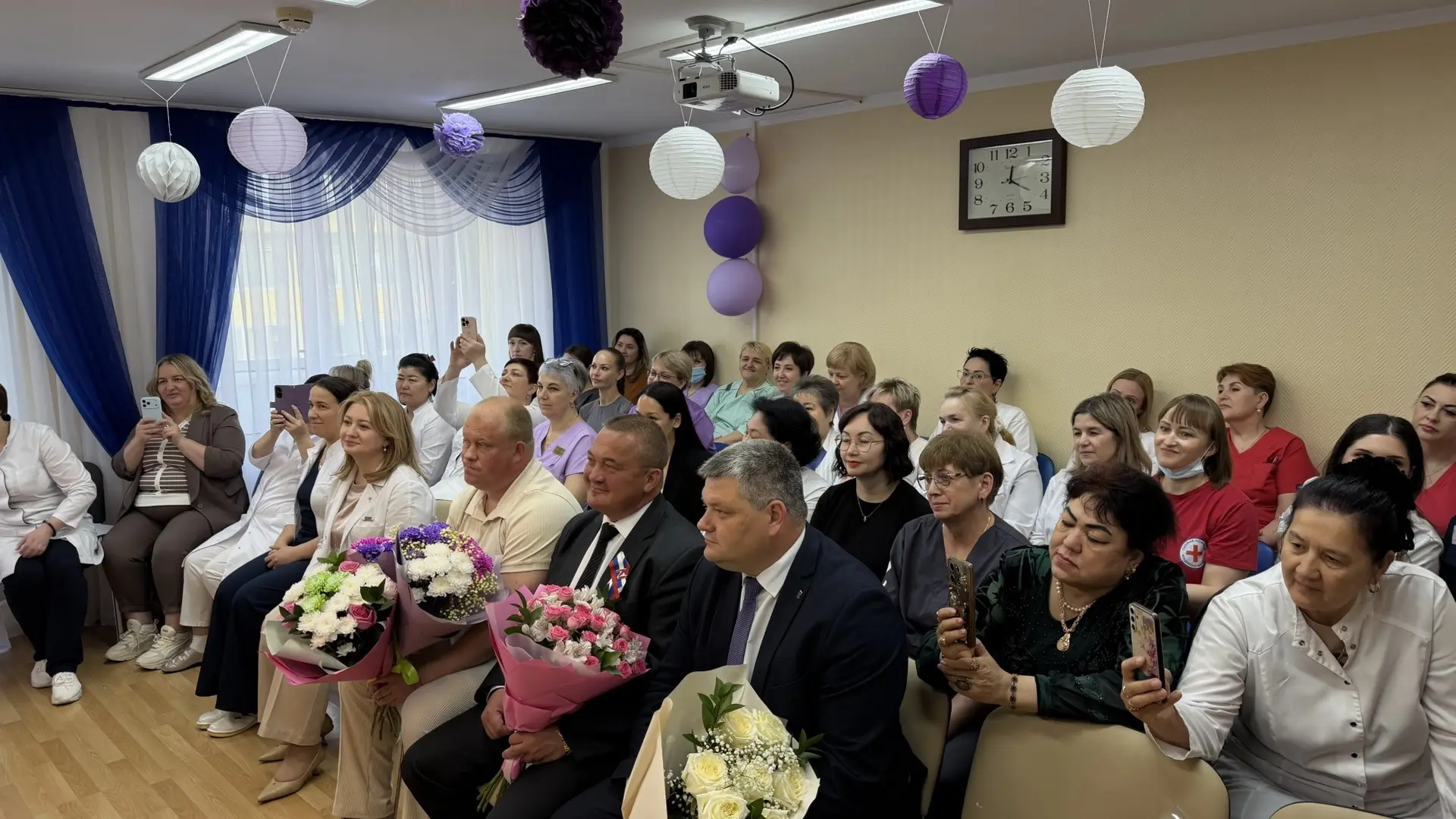 В Айхале в канун профессионального праздника чествовали работников здравоохранения⚕️

В преддверии Д