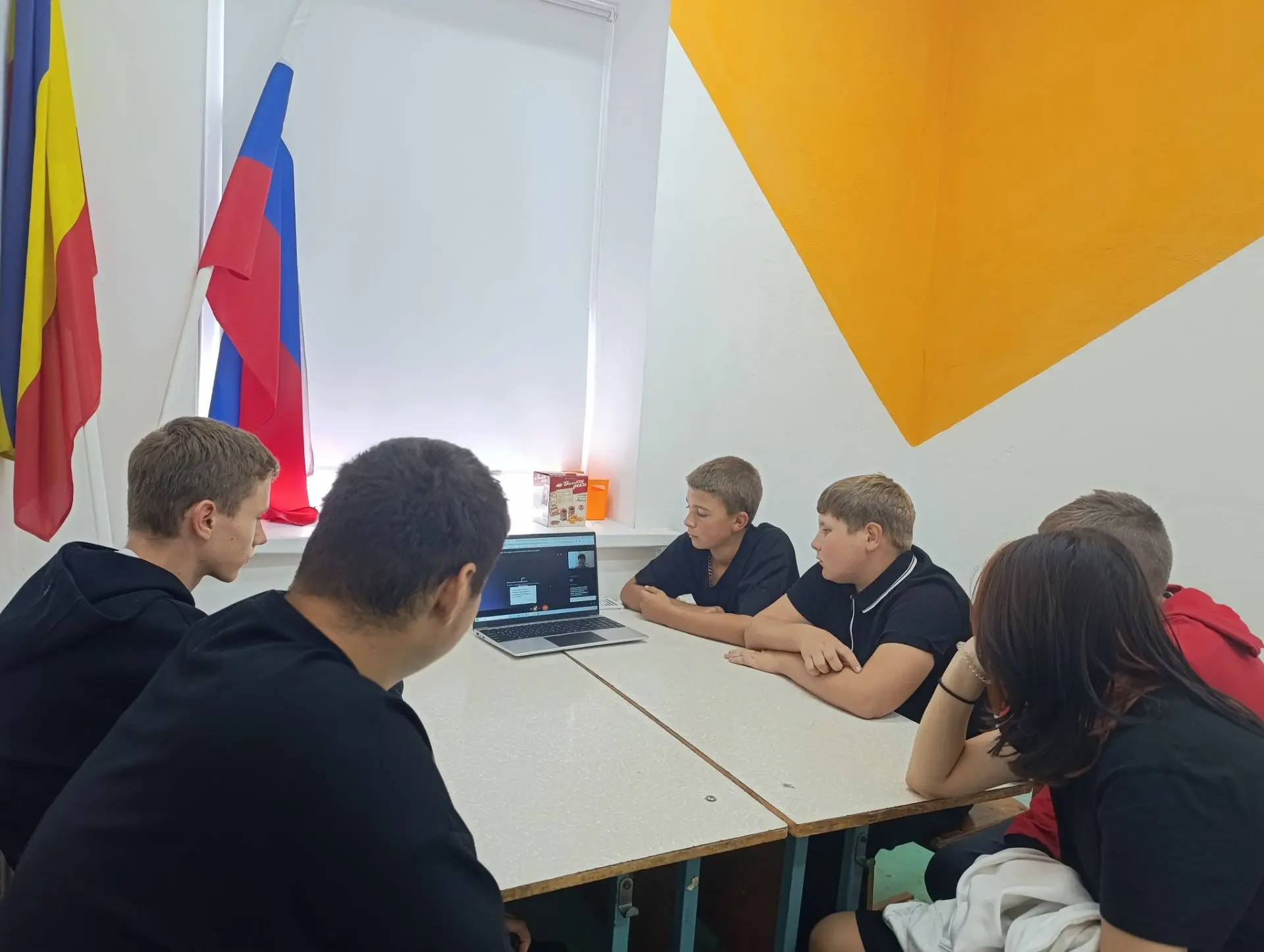В 8 классе прошел онлайн-урок по финансовой грамотности "Личный финансовый план: как пр...