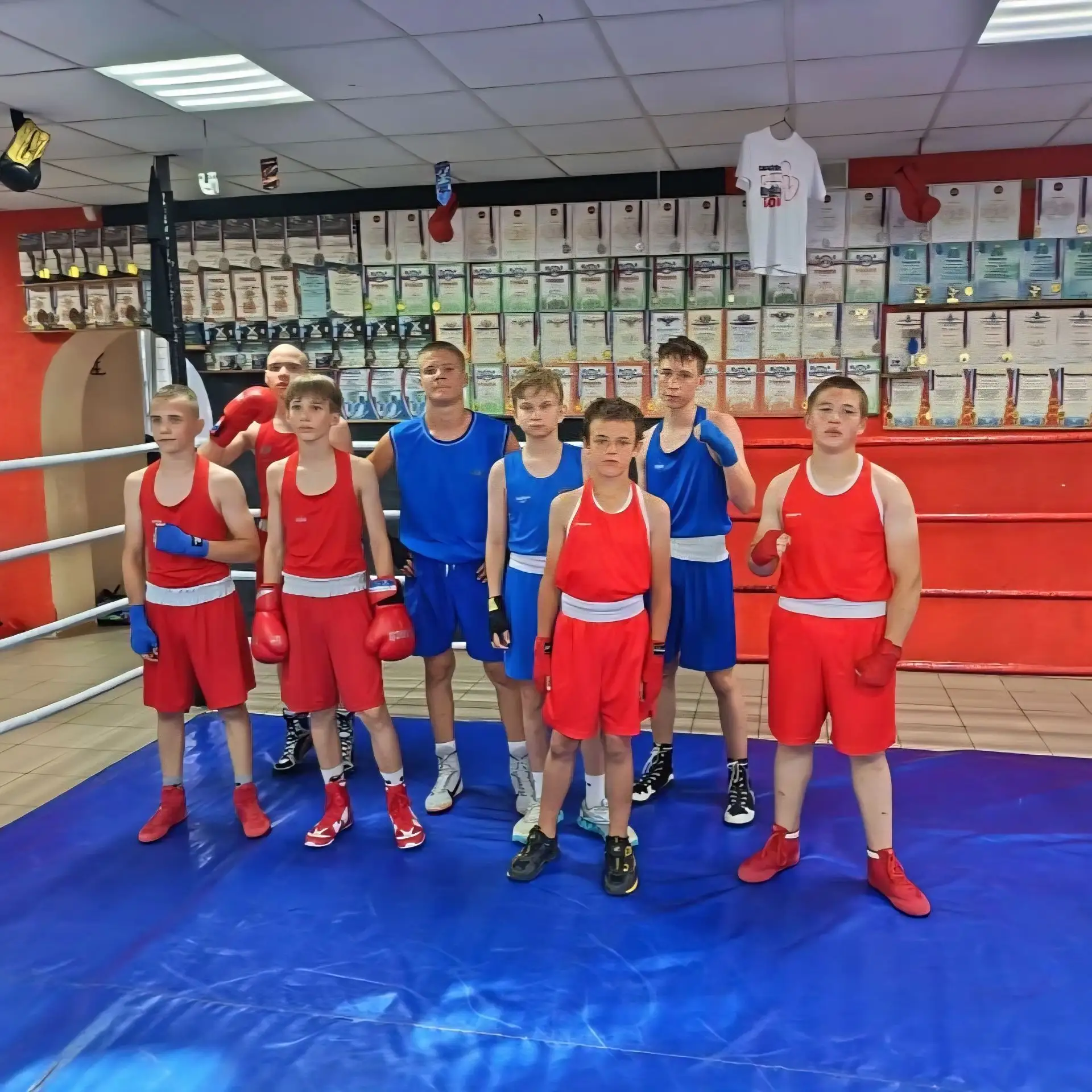 Воспитанники спортивной школы г. Красноармейска под руководством тренера Романа Сучкова провели матч