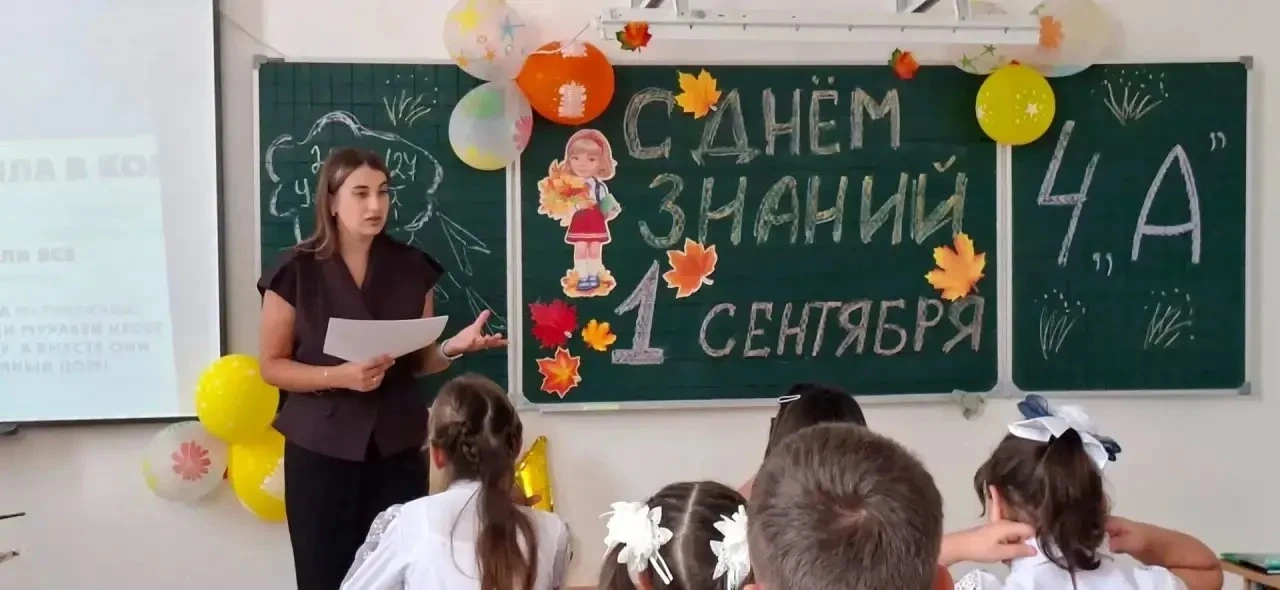 Сегодня после торжественной линейки в МКОУ «СОШ 42» были проведены тематические классны...