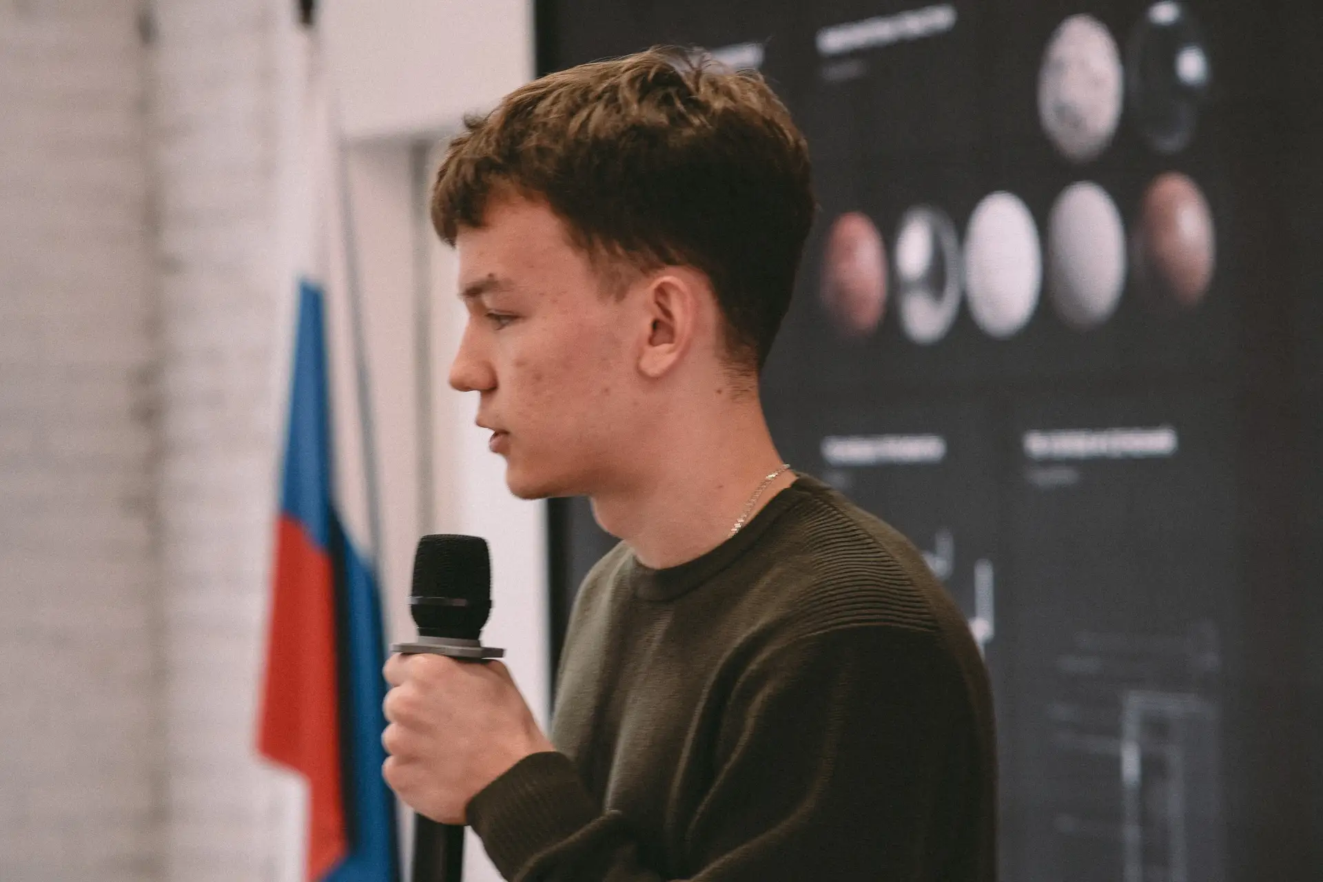 Заглянуть за кулисы профессии? Легко  В молодёжном центре «Высота» кафедра средового и графического 