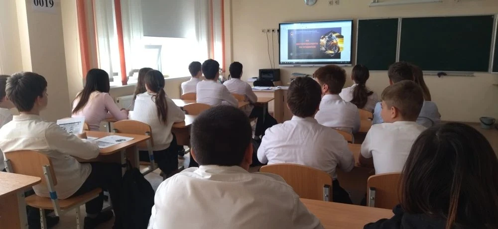 В 7 «Б» прошёл классный час по правилам дорожного движения — особое внимание уделили безопасности на