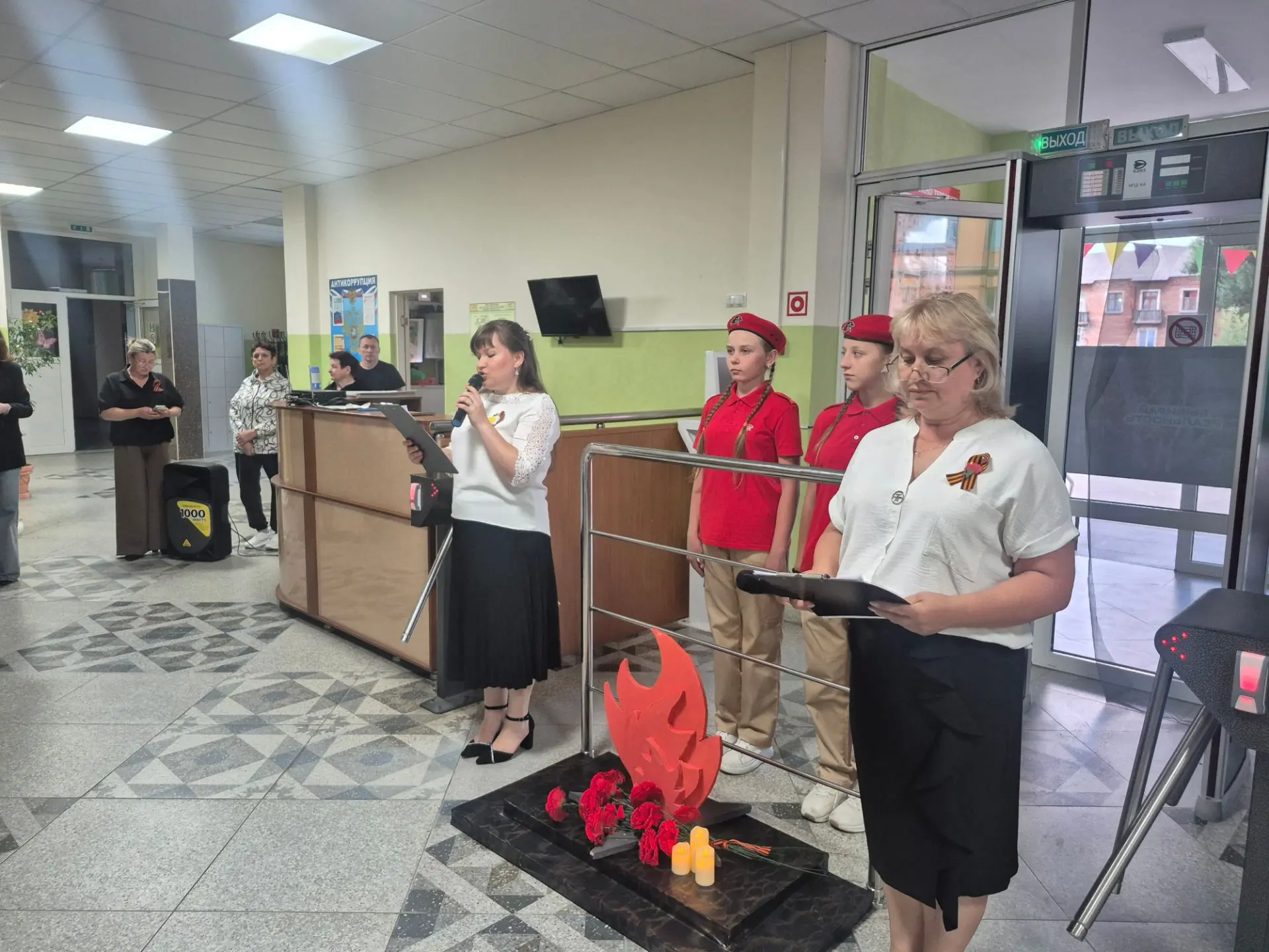 В Гимназии почтили память героев: акция «Свеча памяти» ко Дню памяти и скорби

В нашей Гимназии прош