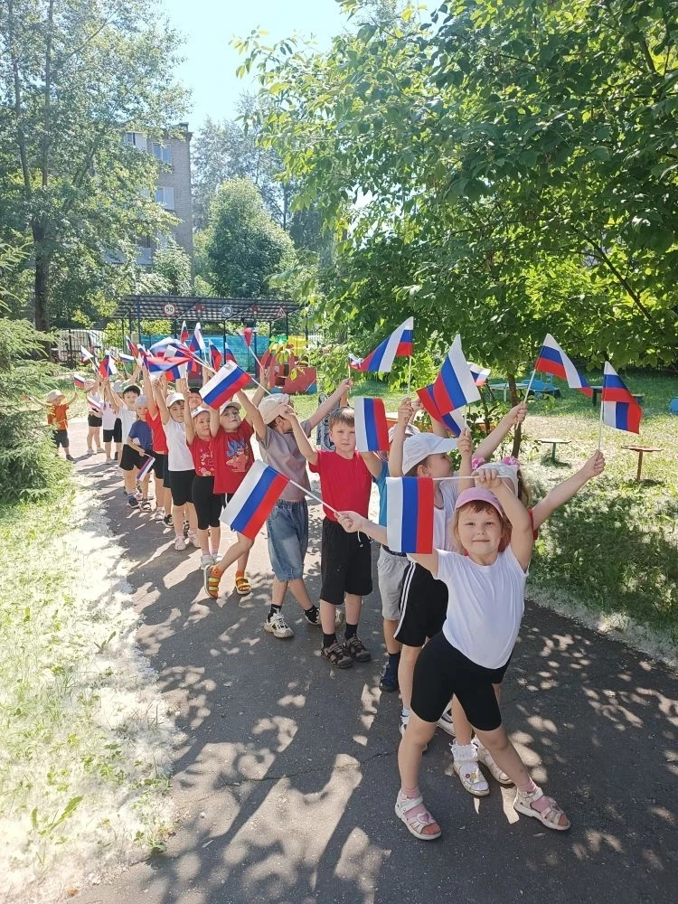 В преддверии Дня России в нашем ЦО № 4 ( дошкольное отделение) прошёл праздник, посвящё...