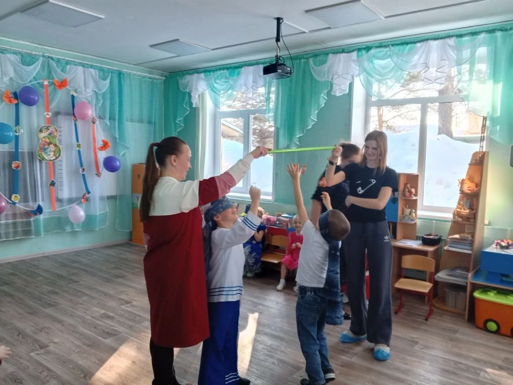 В группе "Ромашки" прошёл чудесный утренник, посвящённый Международному женскому дню — ...