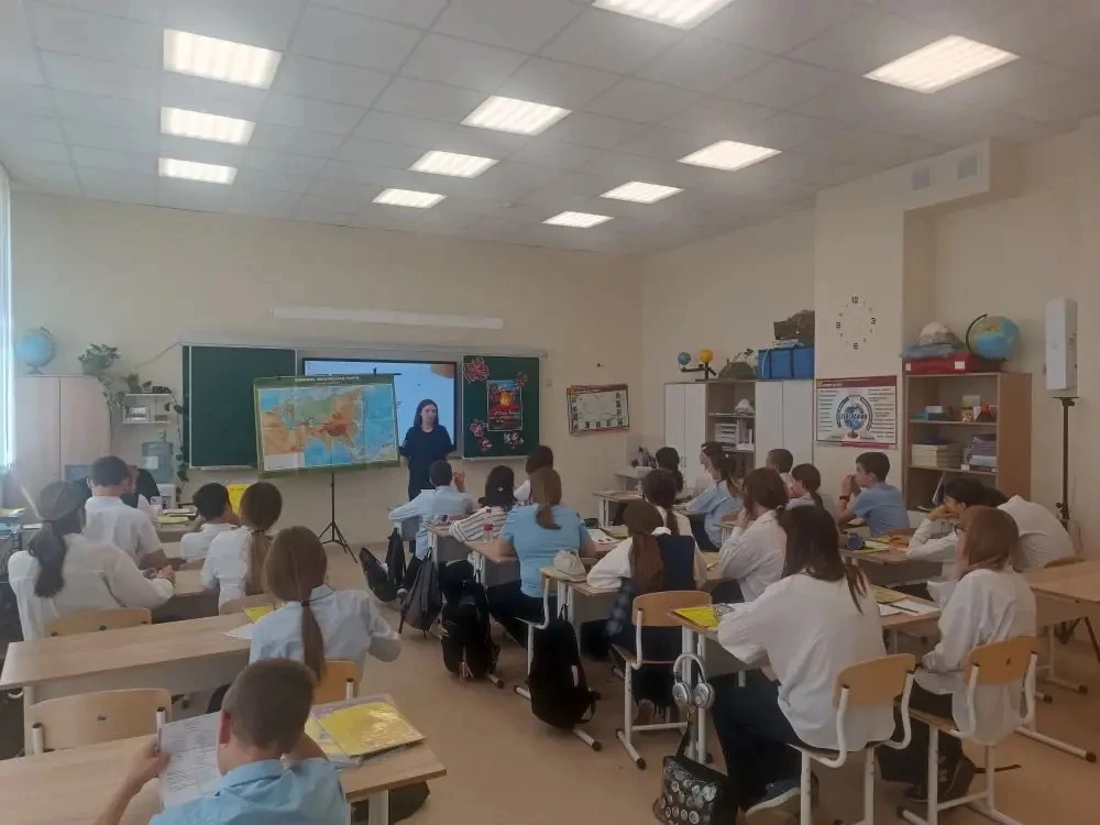🗣️Профилактические беседы перед летними каникулами  🗓️19 мая 2026 года в МБОУ СОШ № 17 г. Азова для 