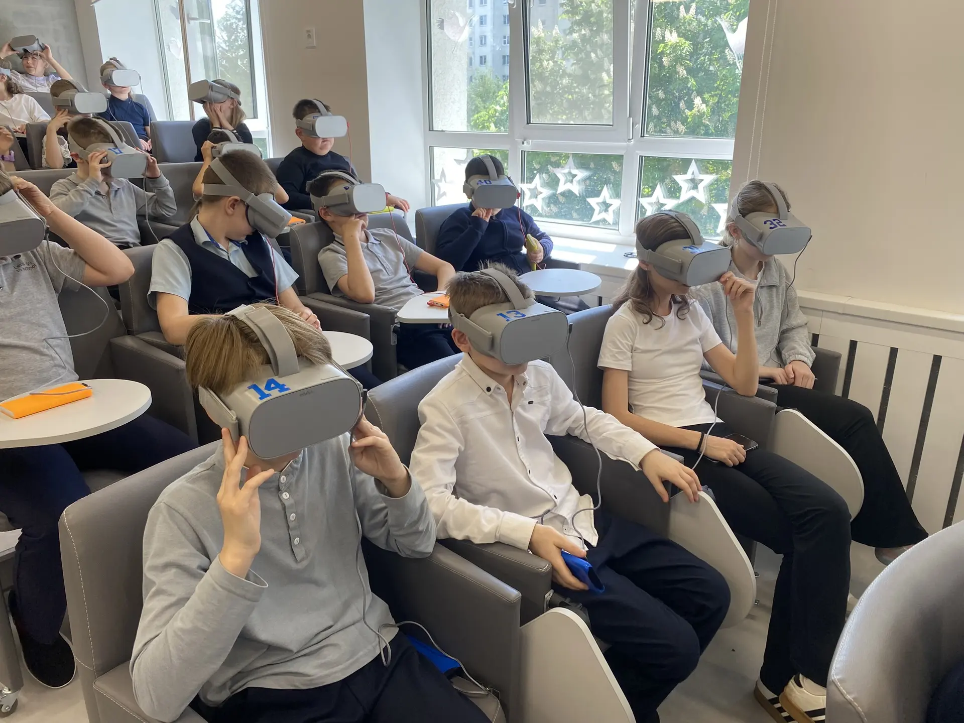 🕶️ VR-путешествие для  школьников: космос, Африка и горки!  Ученики 1–6 классов нашей гимназии побыв