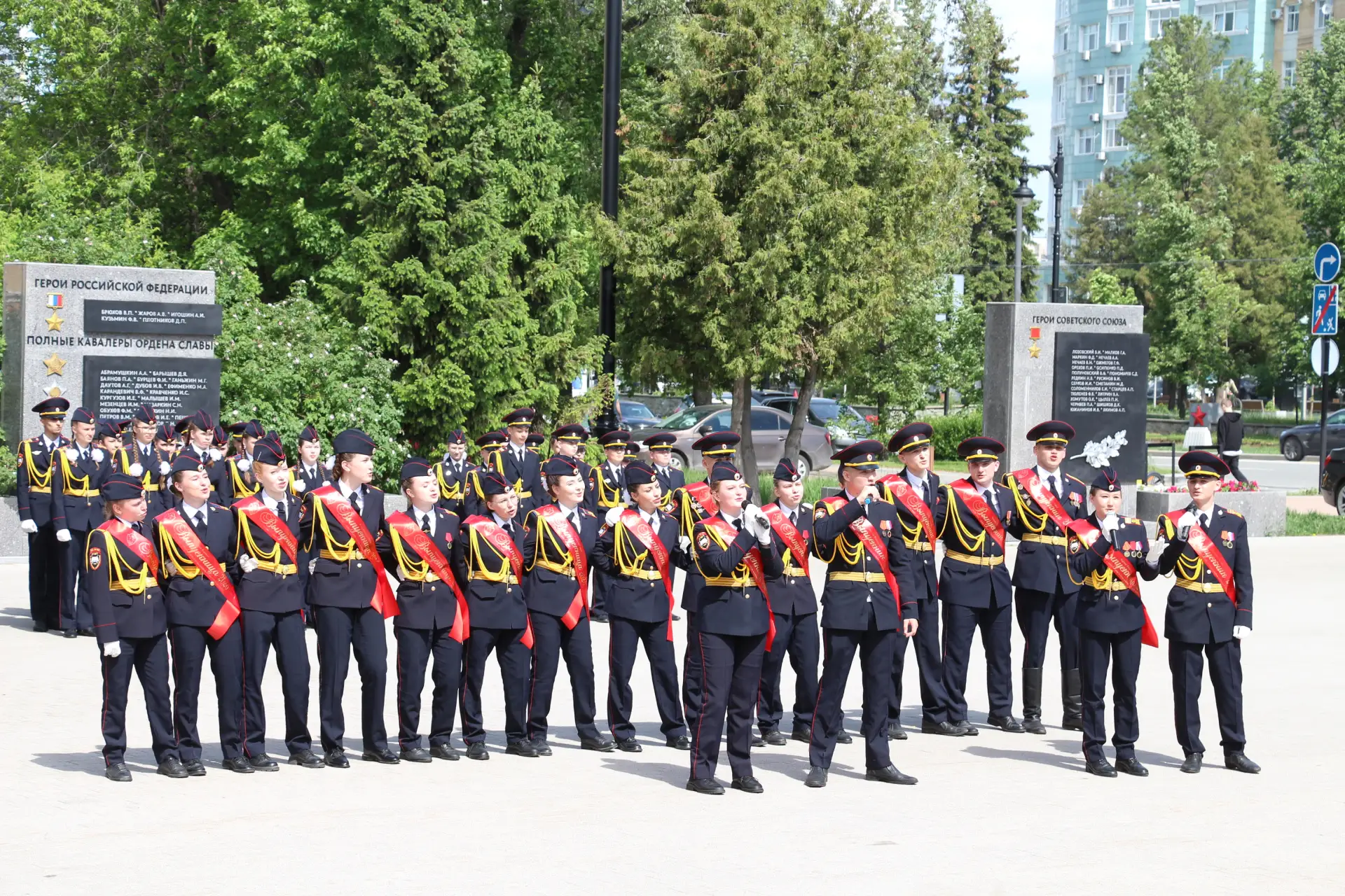 🎓 Последний звонок в 136-й школе: курсанты подразделения допрофессиональной подготовки...