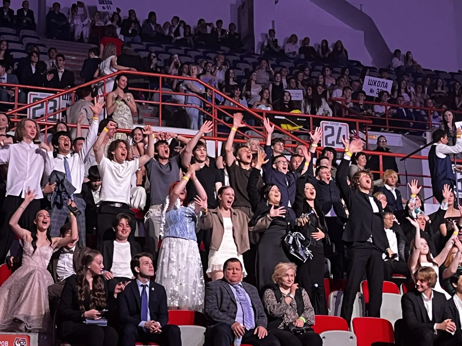 Торжественная часть выпускного «Твоё время» завершена!