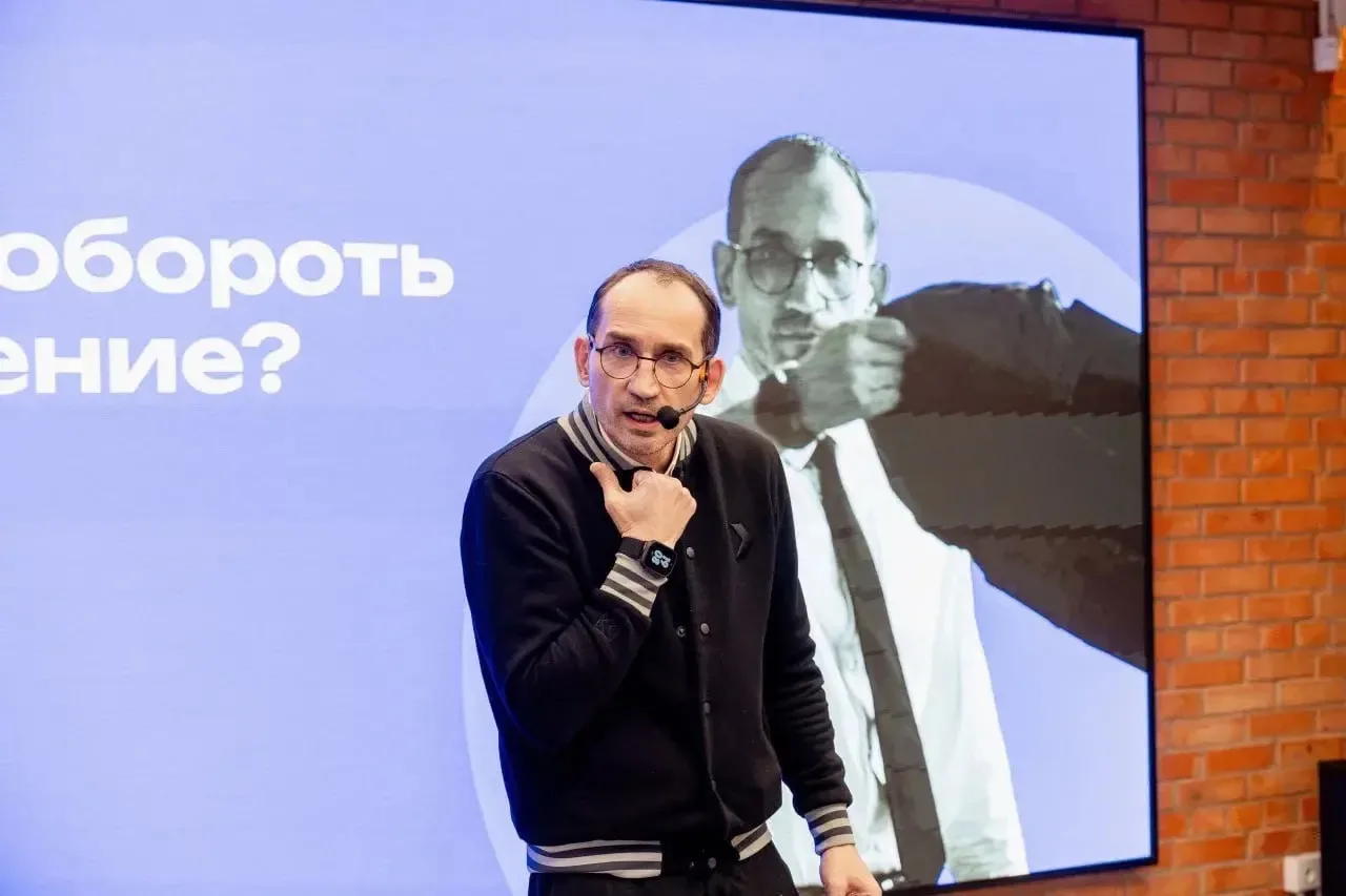 КУДА Я ЕДУ?
Чем дольше я когда-то ехал на паршивом поезде, тем дороже обходилась дорога обратно.

Ре