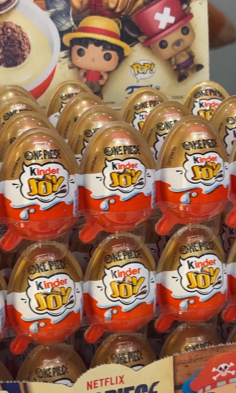 Целую КУЧУ разных Kinder Joy завезли в Россию — это настоящий рай для коллекционеров.