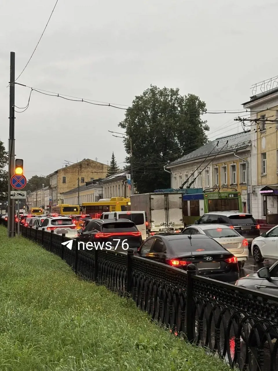 Между тем, 9 баллов в городе

— В сторону Волковского такая пробка, что мы просто не едем. За пол ча