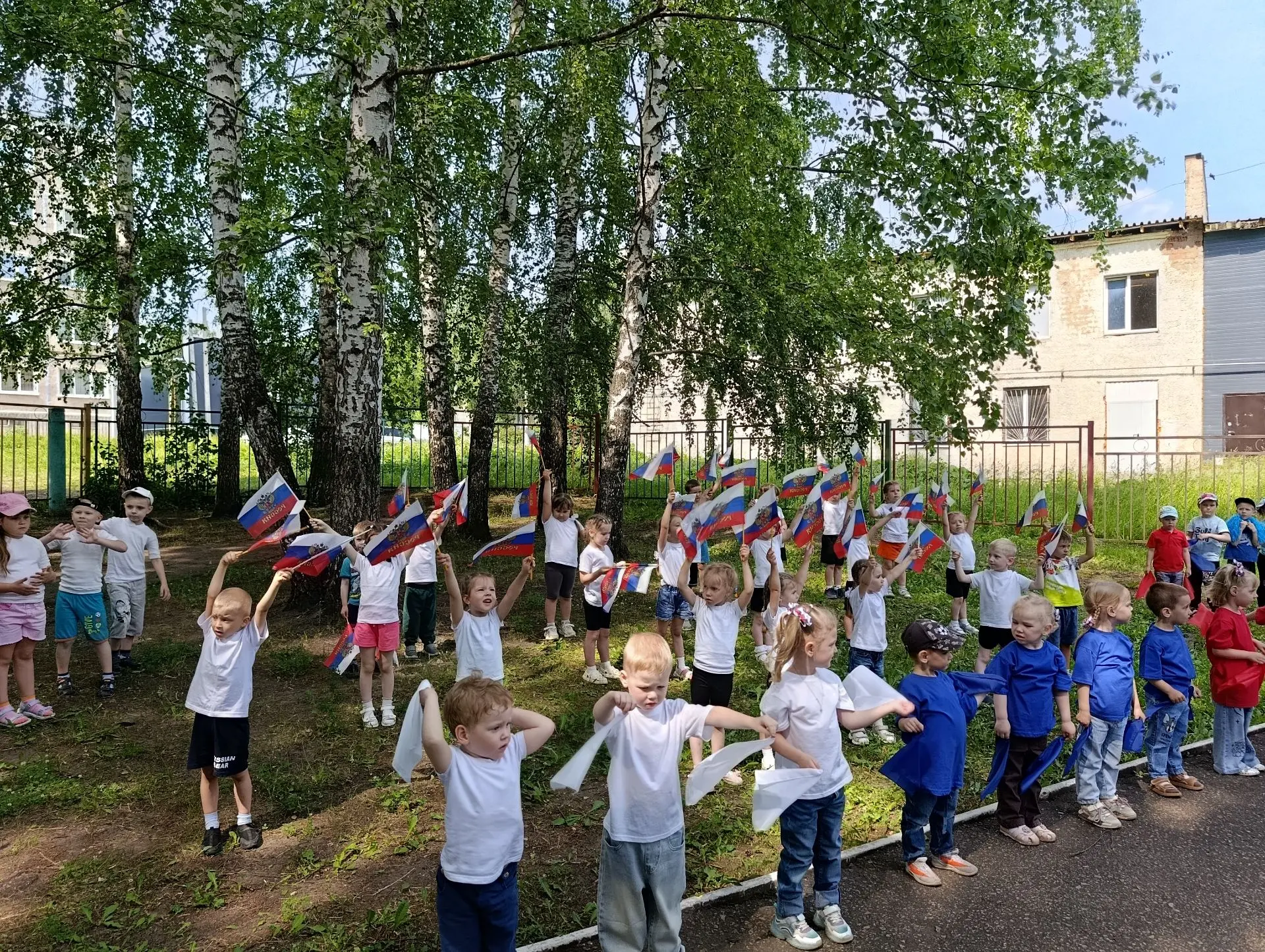 Сегодня в нашем детском саду состоялся торжественный и душевный праздник — День России. Воспитанники