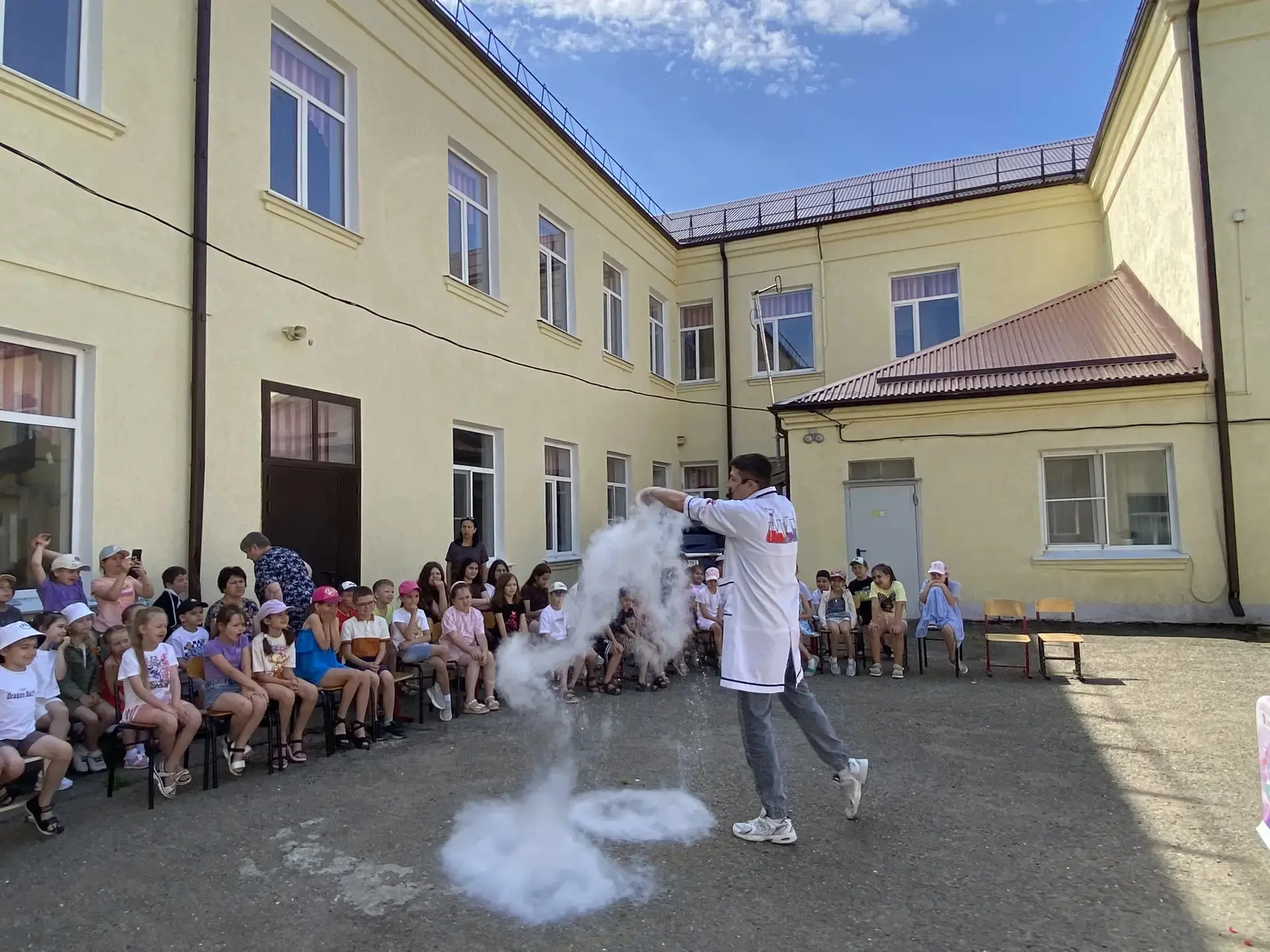 Лабораторный день в лагере удался! 🧬✅

Встречайте: юные химики за работой! 👩‍🔬🧑‍🔬
Сегодня к нам