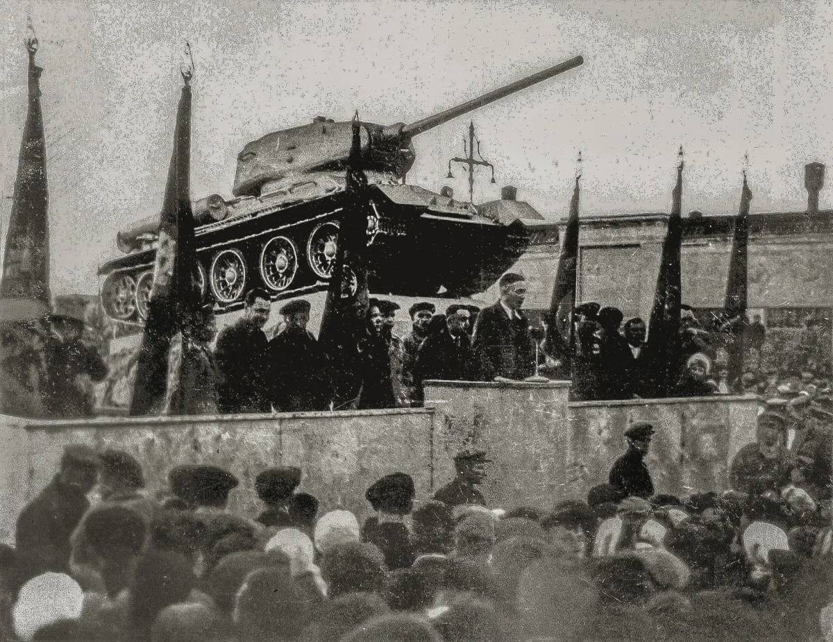 Ровно 80 лет назад, 8 сентября 1946 года, у проходной Уралвагонзавода открыли памятник ...
