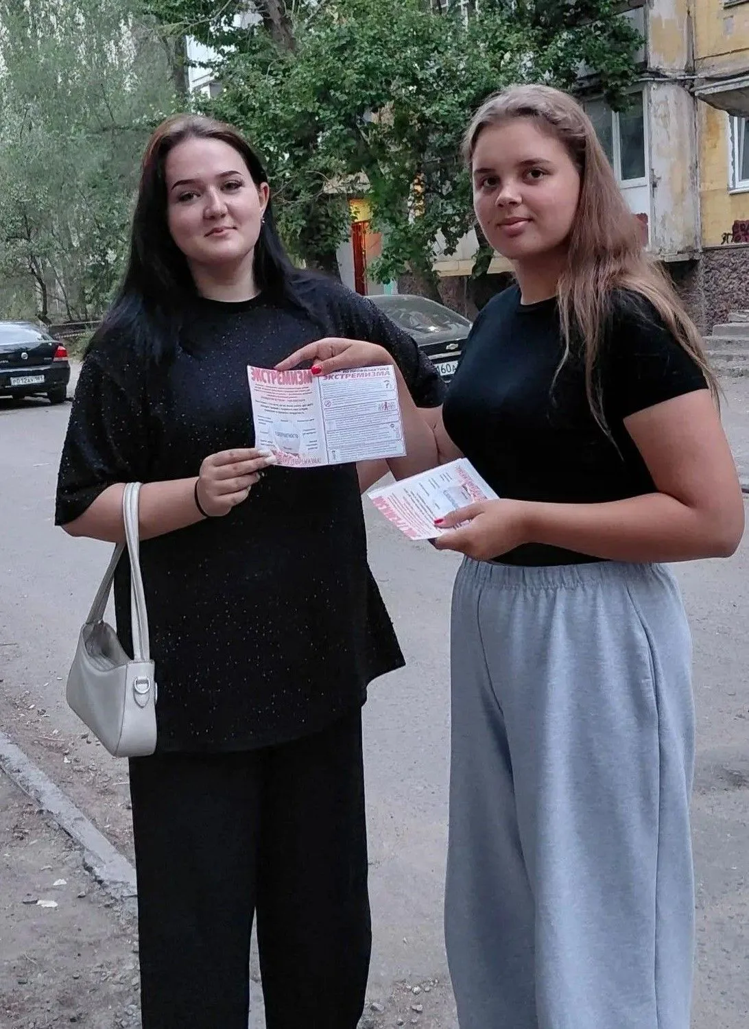 👥 Работники Новосветловского районного Дома культуры провели уличную профилактическую акцию «Скажи 