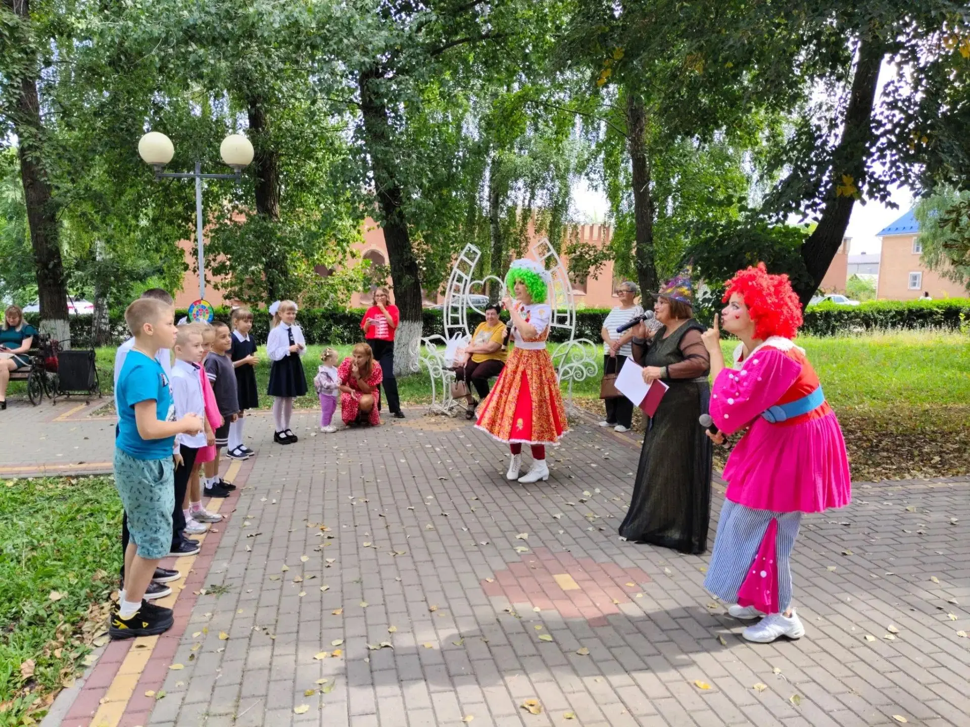 1 сентября в городском сквере в Эртиле состоялось театрализованное представление «Что з...