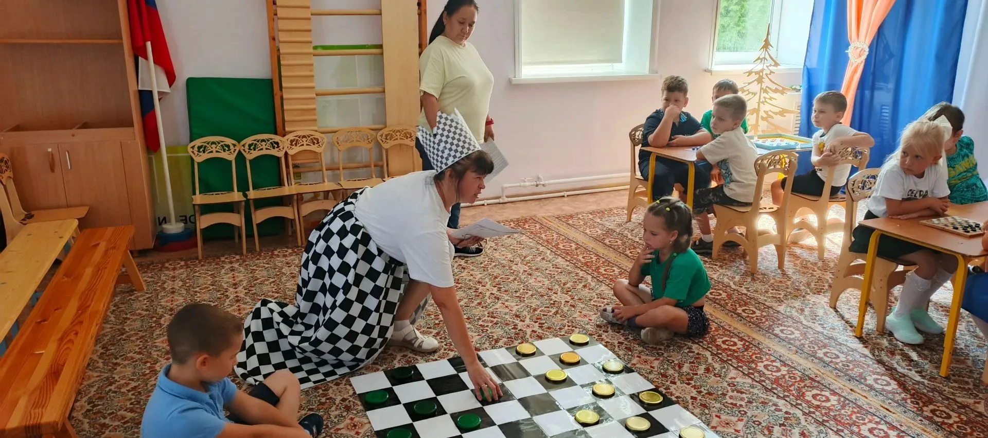 Шах и мат скуке! В нашей группе «Фиксики» состоялся весёлый шашечный турнир. Ребята так...