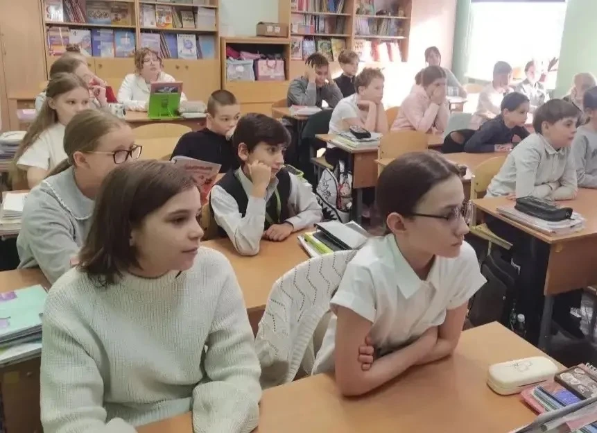 🚀65 ЛЕТ ТРИУМФА:  СТАРТОВАЛА НЕДЕЛЯ КОСМОСА!  🇷🇺Новая учебная неделя в нашей школе началась традицио