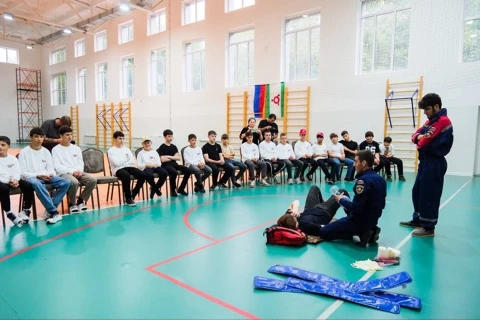 Юные спасатели осваивают основы первой помощи в Пожарно-спасательном колледже